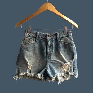 GUESS- EST. 1981 JENNIFER LOPEZ COLLABORATION WOMENS DISTRESSED SHORTS SIZE 25